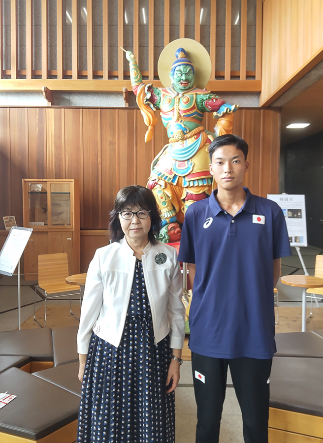 東大阪大学こども学科1年生原口篤志君が奈良県庁を表敬訪問