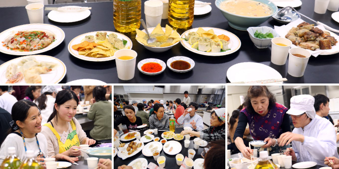 外国人お料理自慢大会（試食中）