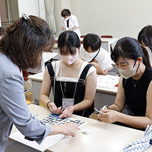 実践保育学科 体験授業 カンタンにアート気分 作ってあそぼう♪