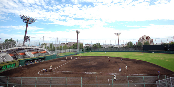 豊中ローズ球場にて