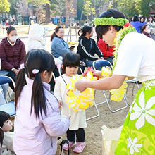 フラダンス(こども学科1年 高岡ゼミ)