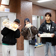 製菓実習室前の焼き菓子コーナー