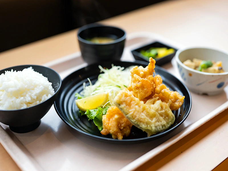 食堂カフェテリア