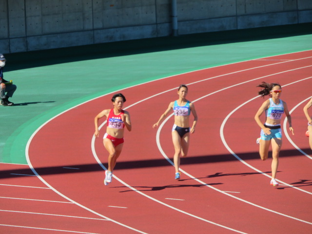 陸上競技部 神薗選手800m疾走する姿