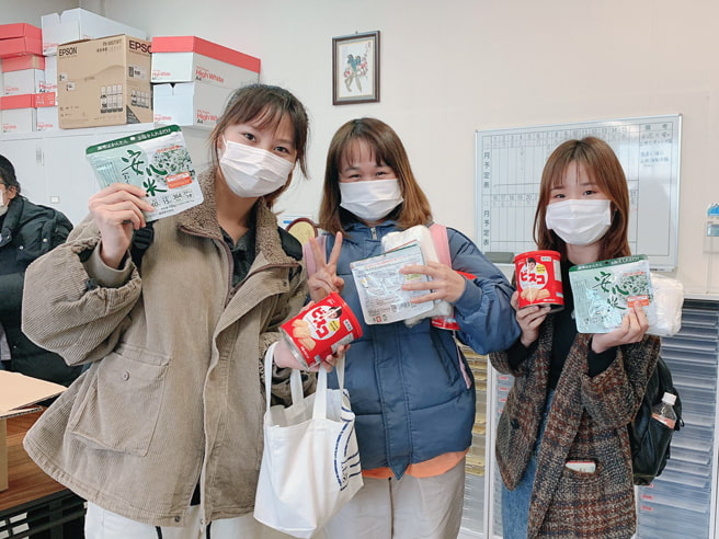 こども研究センターから防災備蓄品(非常食)を配布