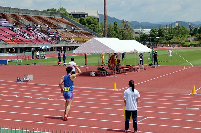 男子やり投　小野選手助走前の様子