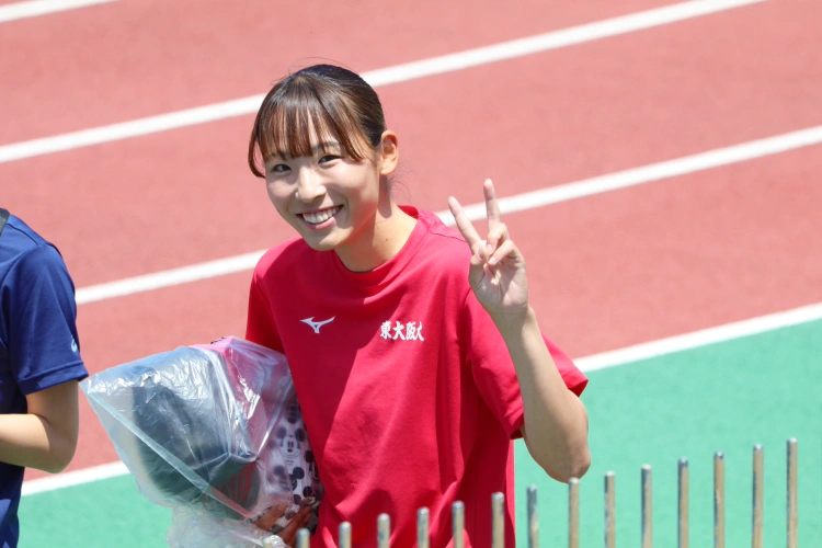 川田（こども学科3年）800ｍ決勝前の移動中
