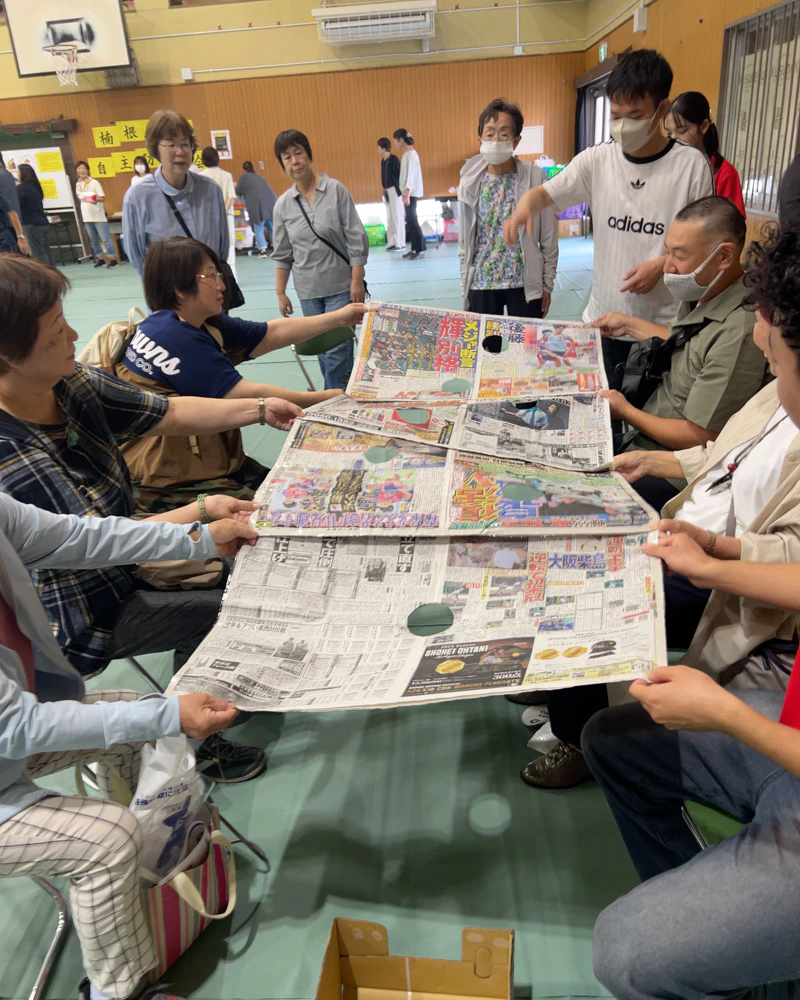 東大阪大学短期大学部介護福祉学科　新聞紙とボールを使った多世代協働ゲーム