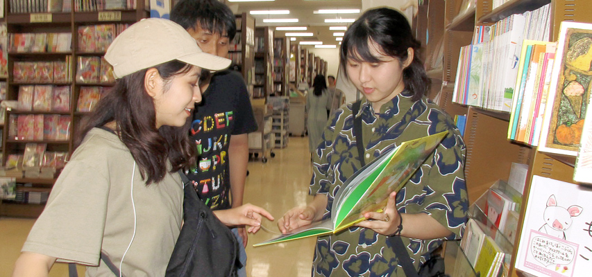 2019年度第1回『学生選書ツアー』のようす