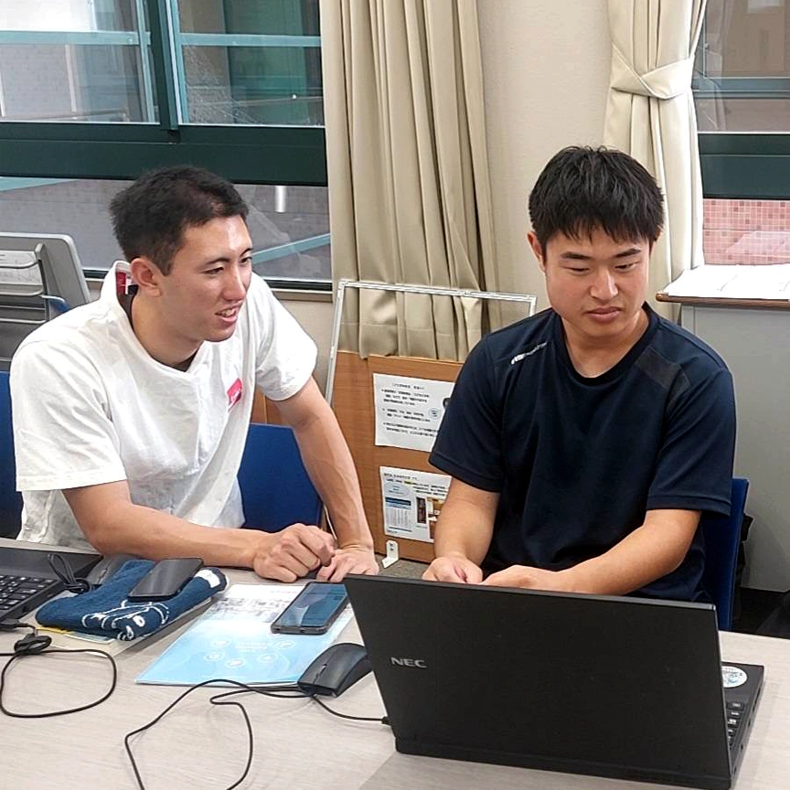 2024年度前期「学生web選書」のようす