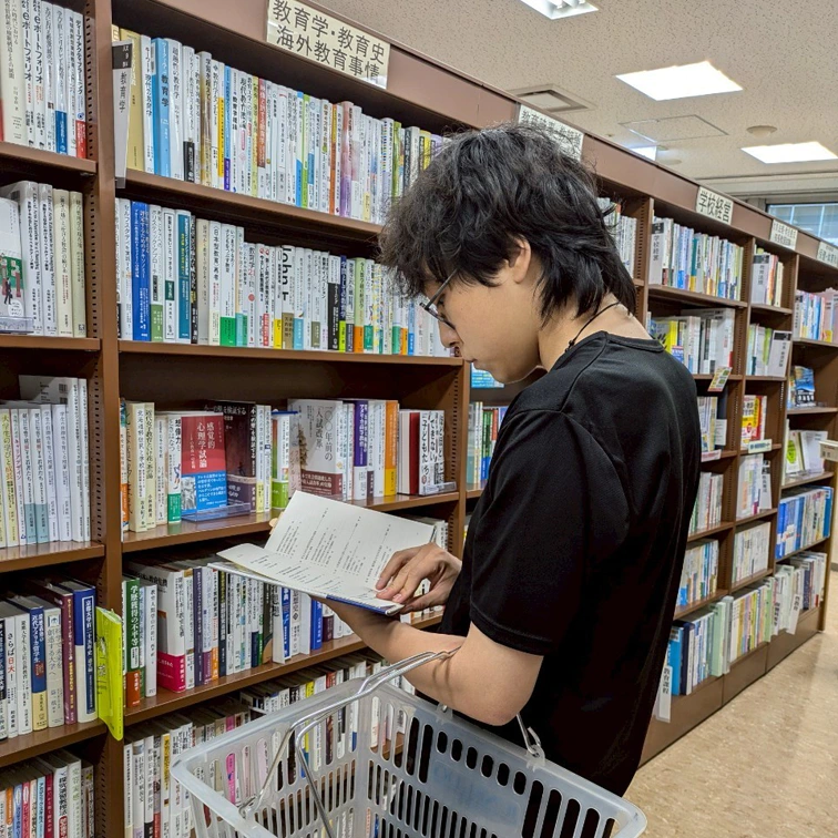 2025年度前期『学生選書ツアー』ジュンク堂大阪本店にて